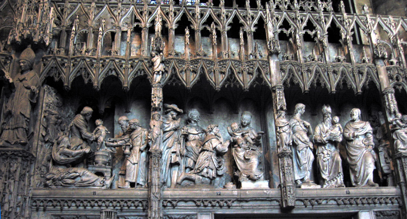 Chartres_cathedral_sculpture_1