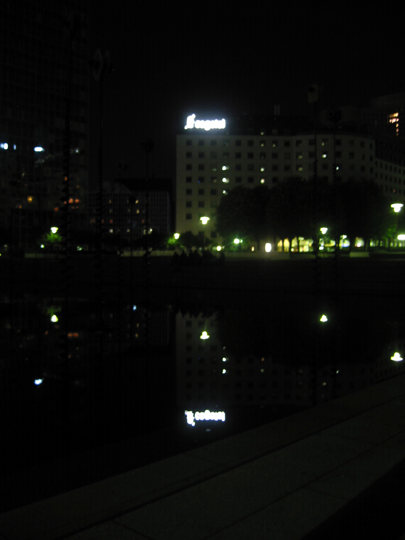 La_Defence_by_night_1