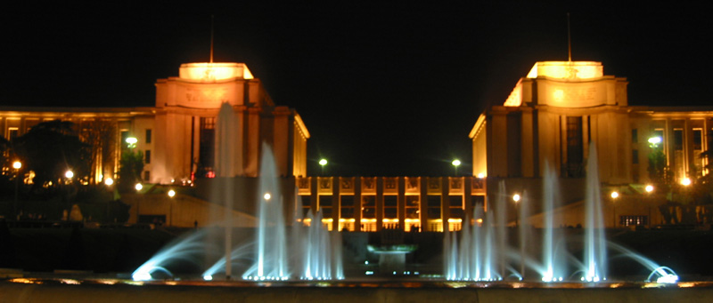 Trocadero_by_night